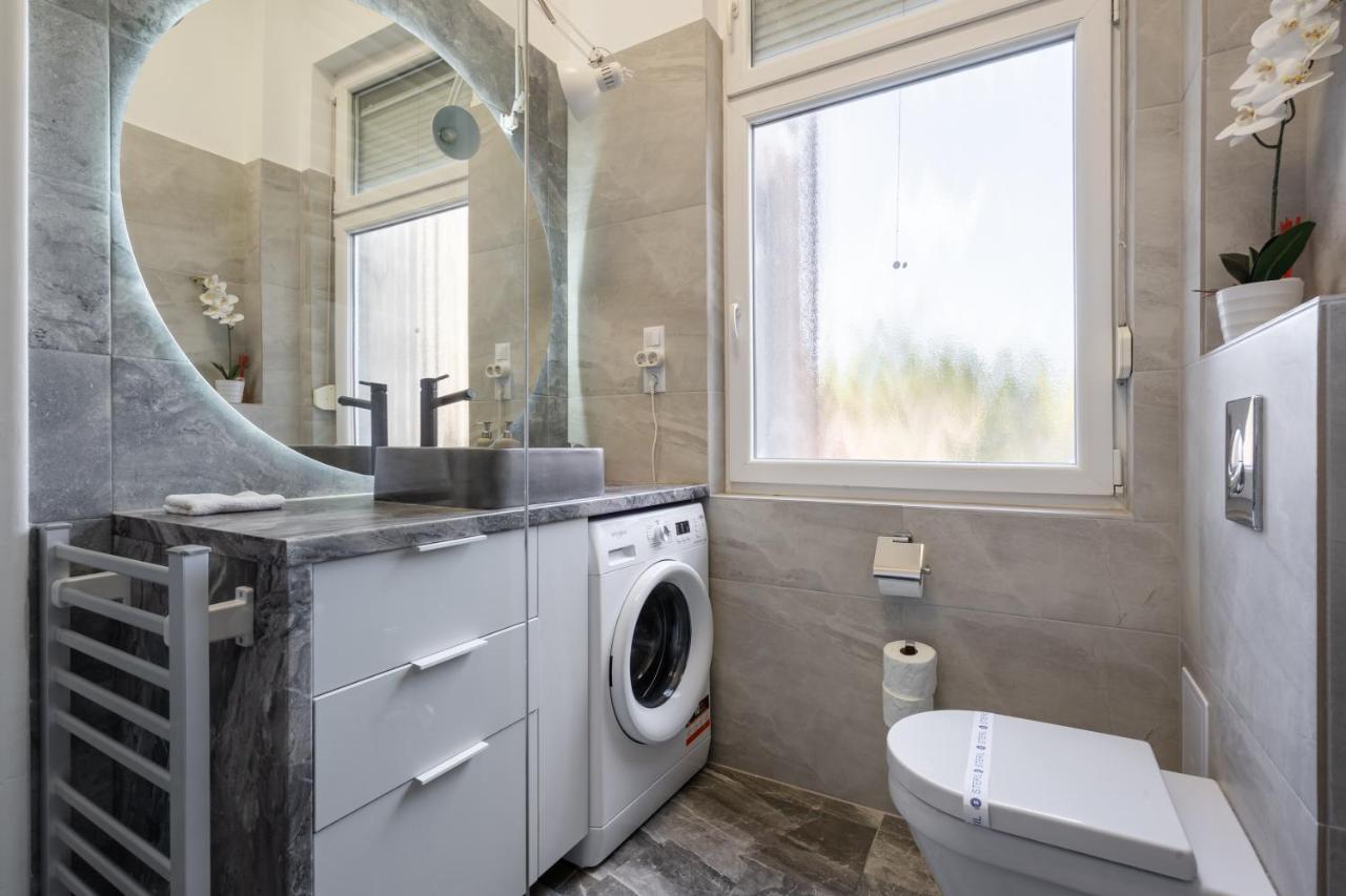 Galaxy Cube Apartment Budapest Exterior photo