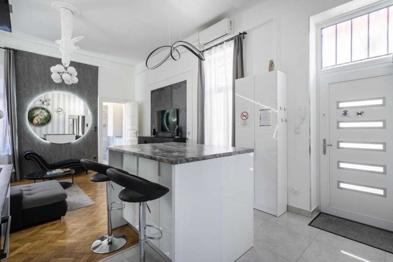 Galaxy Cube Apartment Budapest Exterior photo